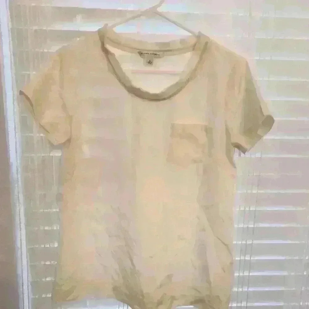 EUC women's Banana Republic 100% silk off- white top w/pocket, staple piece! $15